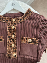 Load image into Gallery viewer, REBECCA V Leopard Ribbed S/S Top