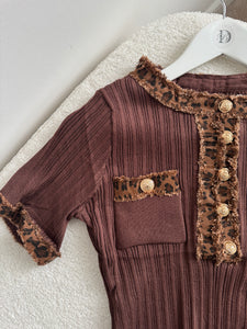 REBECCA V Leopard Ribbed S/S Top