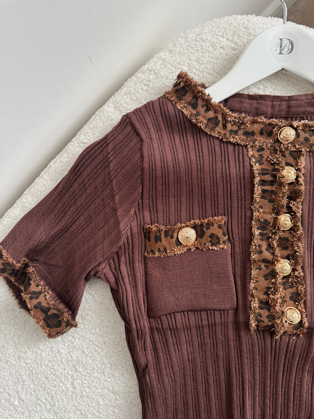 REBECCA V Leopard Ribbed S/S Top