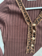 Load image into Gallery viewer, REBECCA V Leopard Ribbed Top
