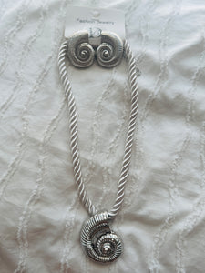 SHELL Chunky Necklace &  Earring Set (2 Colours)