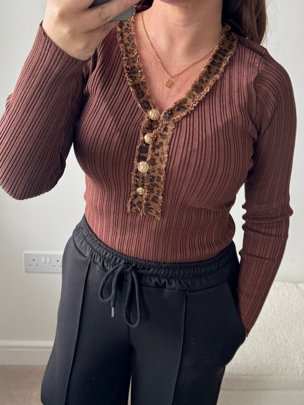 REBECCA V Leopard Ribbed Top