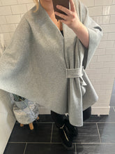 Load image into Gallery viewer, KAMILLA Knot Shawl - Grey
