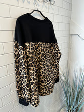 Load image into Gallery viewer, SAINT Leopard Sweatshirt - Black
