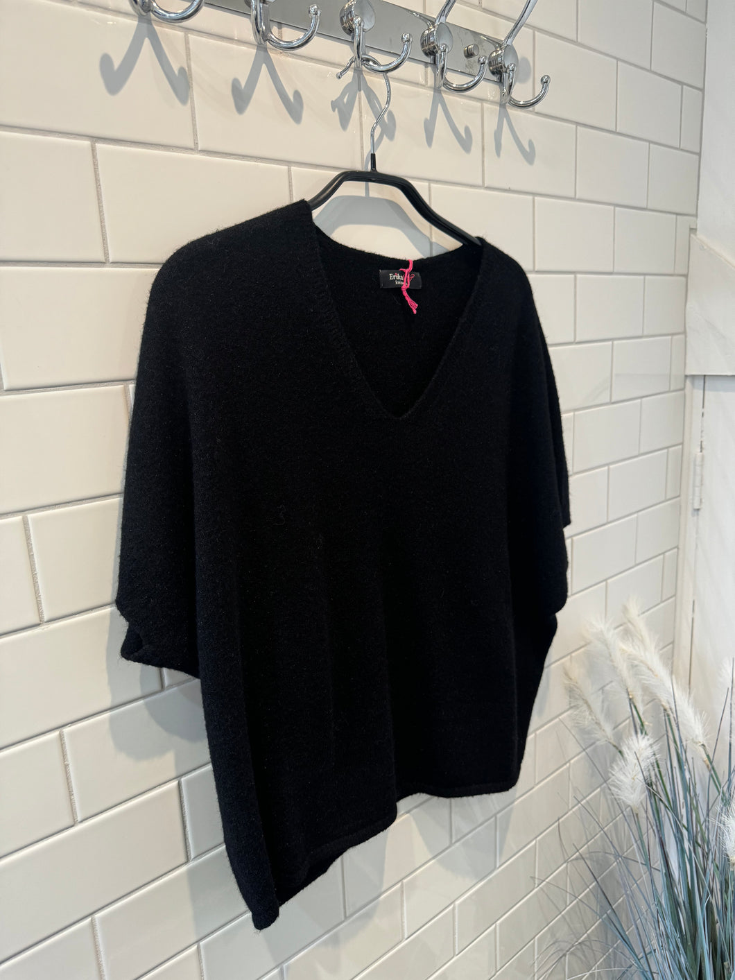 SHOLA Short Sleeve Jumper - Black