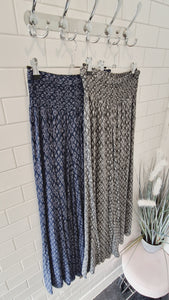 PAMMIE Printed Palazzo Pants - Charcoal