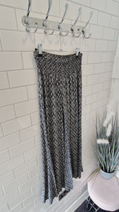 PAMMIE Printed Palazzo Pants - Charcoal